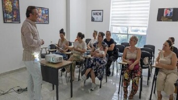 Yenişehir Belediyesinin anne ve çocuk eğitimleri sürüyor