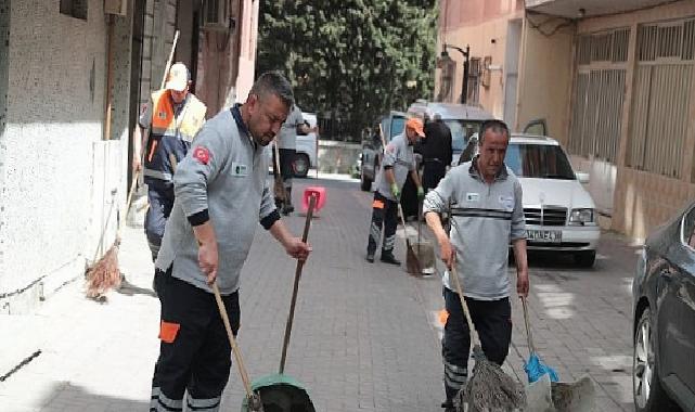 Zeytinburnu Sokaklarında Serinleten Yaz Paklığı