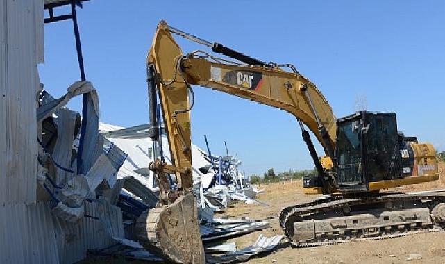 Akçalar’da 2 kaçak yapı yıkıldı