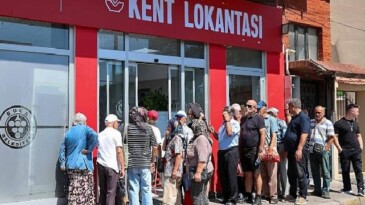 Bir ekmek 15 lira, Buca’da 4 çeşit yemek 50 lira