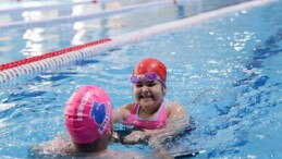 Buca’nın yıldızı Sporium yüzme kursları ile kapılarını açtı