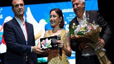 Büyükçekmece’deki Melek Mosso Konserinde İzdiham Yaşandı