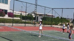 Büyükşehir Belediyesi Döşemealtı’nda yeni tenis kursu açtı