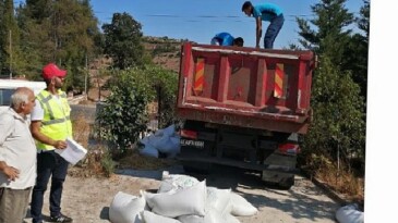 Büyükşehir’den üreticiye tavuk yemi ve ekipman dayanağı