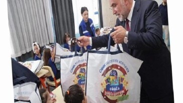 Canik Belediyesi’nden Çanta ve Kırtasiye Dayanağı