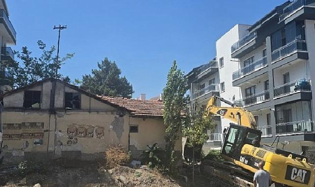 Çankaya’da Tehlikeli Yapıların Yıkımı Sürüyor