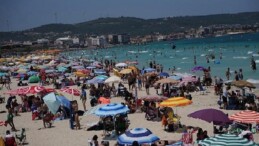 Çeşme Belediyesi plajları bir kere daha Mavi Bayrak kazandı