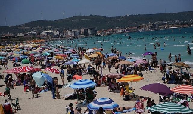 Çeşme Belediyesi plajları bir kere daha Mavi Bayrak kazandı