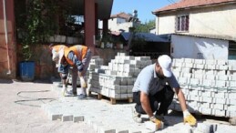 Çiğli’de yol ve park çalışmaları sürat kesmeden sürüyor