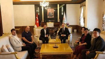 Çin Halk Cumhuriyeti Büyükelçisi Xuebin, Belediye Başkanı Arı’yı Ziyaret Etti