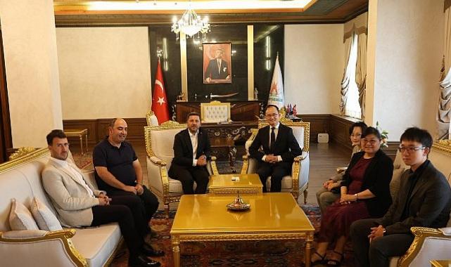 Çin Halk Cumhuriyeti Büyükelçisi Xuebin, Belediye Başkanı Arı’yı Ziyaret Etti