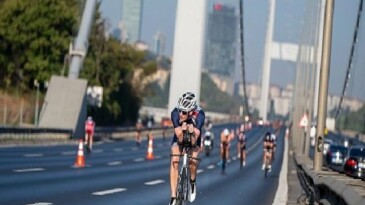 Dünyanın birinci Oral-B Asya ve Avrupa Triatlon Şampiyonası İstanbul’da yapıldı