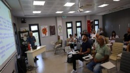 Efes Tarlası Ömür Köyü’nde Nar Üreticilerine Eğitim