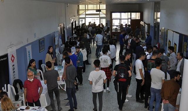 Ege Meslek Yüksekokulu geniş program yelpazesiyle yeni öğrencilerini bekliyor