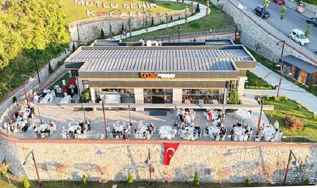 En memnun ‘Evet’ler bu salonda yankılanıyor