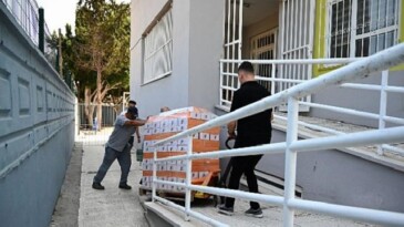 Fiyatsız kırtasiyelerin dağıtımı devam ediyor