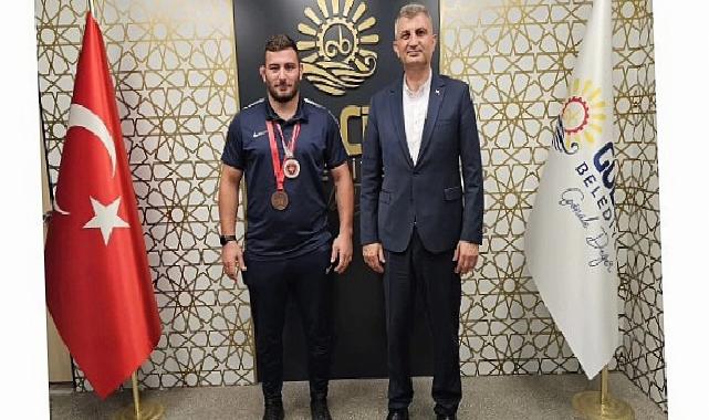 Gölcük Belediyespor pehlivanı Abdulrefik Öner başpehlivan oldu