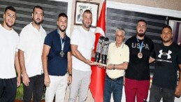 Güreşçilerden Lider Topaloğlu’na ziyaret