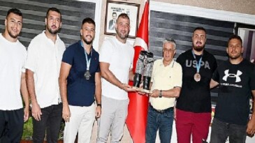 Güreşçilerden Lider Topaloğlu’na ziyaret