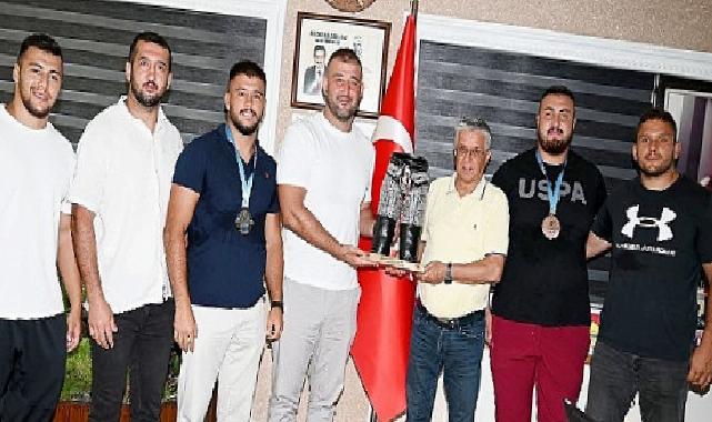 Güreşçilerden Lider Topaloğlu’na ziyaret