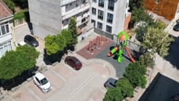 İnegöl Belediyesi Eskiyen Çocuk Parklarını Yeniliyor