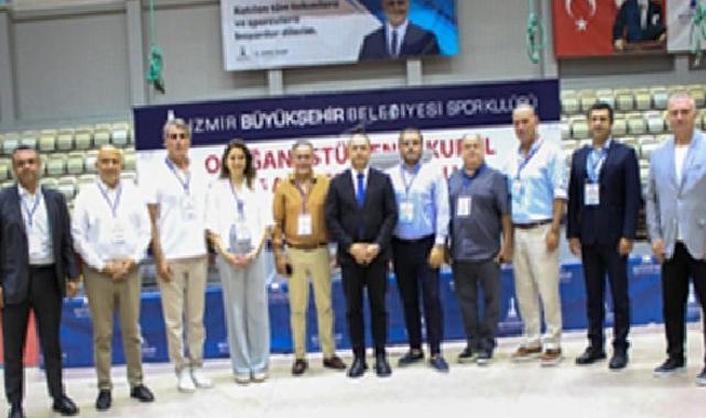 İzmir Büyükşehir Spor Kulübü’nde bayrak değişimi