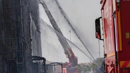 İzmir İtfaiyesi ALOSBİ’deki fabrika yangınını süratle söndürdü