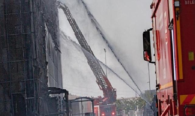 İzmir İtfaiyesi ALOSBİ’deki fabrika yangınını süratle söndürdü