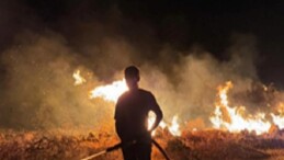 İzmir İtfaiyesi Buca’da başlayıp Gaziemir’e ulaşan yangına karşı siper oldu