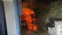 İzmir İtfaiyesi Dikili’deki yangına müdahale ediyor