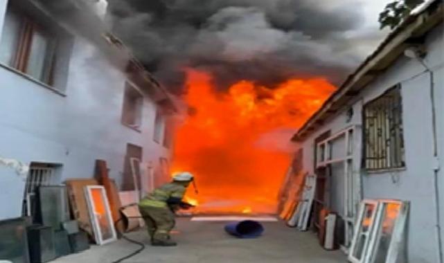 İzmir İtfaiyesi Konak’taki yangına müdahale etti