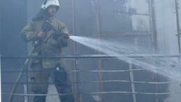 İzmir İtfaiyesi Menemen’deki iş yeri yangınını denetim altına aldı