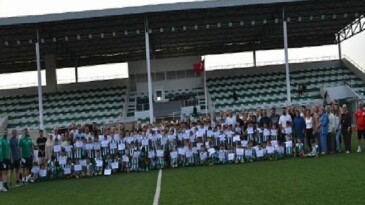 İznikspor Yaz Futbol Okulu’nda Sertifika Heyecanı