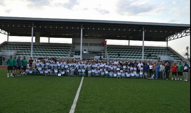 İznikspor Yaz Futbol Okulu’nda Sertifika Heyecanı