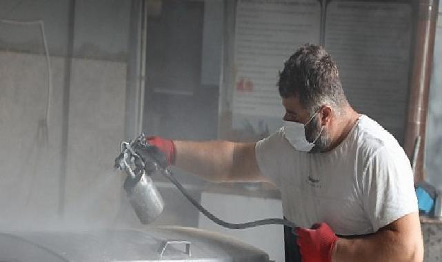 Kandıra Belediyesi, Çöp Konteynerlerini Tamir Ederek Tasarruf Sağlıyor