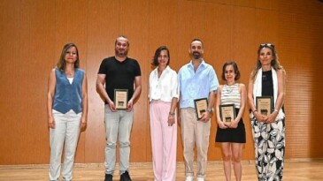 Karabağlar Akademi Birinci Mezunlarını Verdi