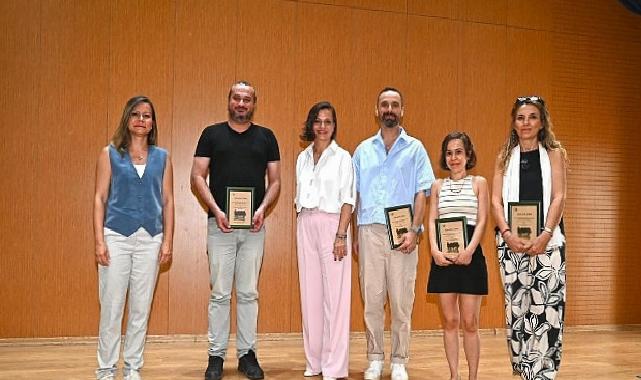 Karabağlar Akademi Birinci Mezunlarını Verdi