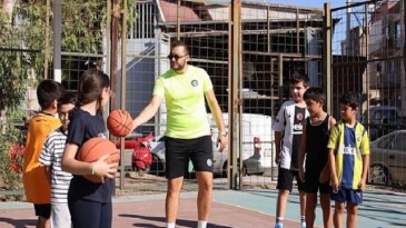 Karabağlar’lı Çocuklar Bu Yaz Mahallede Sporla Buluşuyor