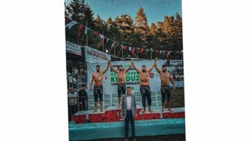 Kemer Belediye güreşçileri kürsüye çıktı