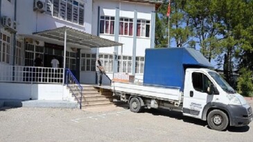 Kırtasiye gereçlerinin dağıtımı devam ediyor