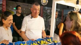 Kolunda Kuruyan Bardacığı Belediye Aldı Halka Fiyatsız Dağıttı