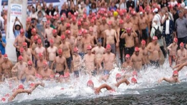 Körfezin iki yakası kulaçlarla birleşti