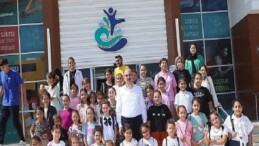 Lider Altay Yaz Tatilinde Yüzme Öğrenen Çocuklarla Buluştu