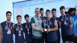 Lider Büyükakın, gençlerin gücüne ortak oldu; Plaj Şenlikleri Sekapark’ta başladı