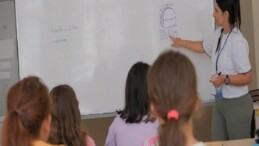 Lider Çerçioğlu’ndan Eğitime Tam Takviye: Aydınlı Çocuklar Yazı İngilizce Öğrenerek Geçiriyor