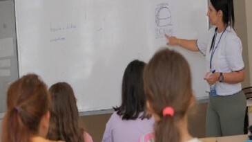 Lider Çerçioğlu’ndan Eğitime Tam Takviye: Aydınlı Çocuklar Yazı İngilizce Öğrenerek Geçiriyor