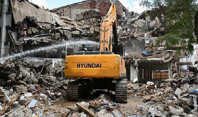 Lüleburgaz Belediyesi’nin eski hizmet binası yıkılıyor