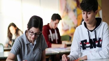 Ortaokul yıllarında toplumsal ve duygusal gelişim, en az akademik muvaffakiyet kadar dikkate alınmalı