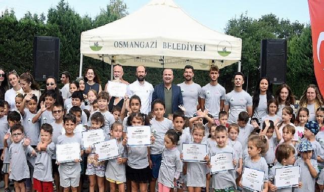 Osmangazi’de minikler yaz tatilinde yüzmeyi öğrendi