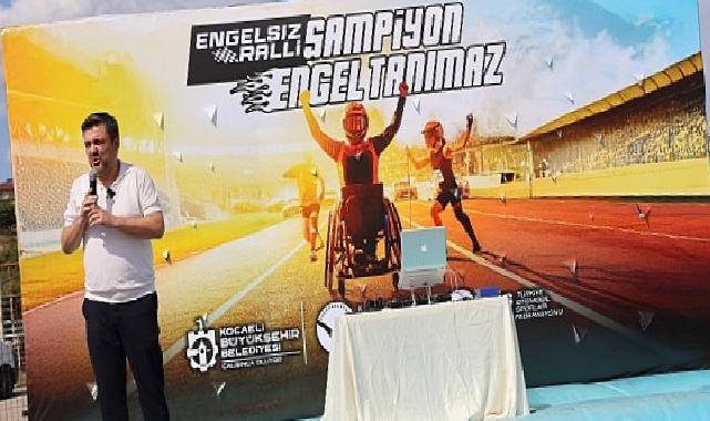 Özel bireyler, yarış pistinde sürüş tecrübesi yaşadı